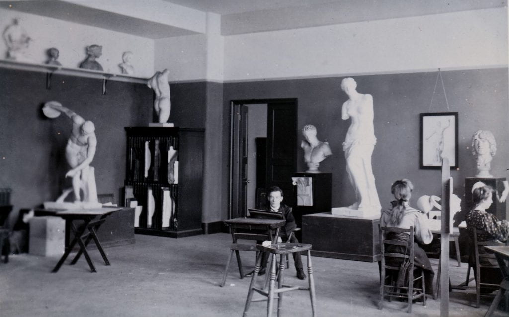 Picture of students sketching plaster cast figures in Goldsmiths College Art School studio in 1908.