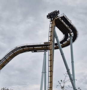 a view of a bend in a rollercoaster where there is a sudden vertical drop
